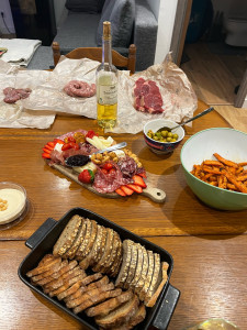 Photo de galerie - Barbecue et planche de charcuterie 