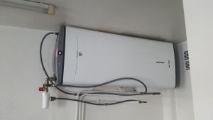 Photo de galerie - La pose d'un ballon plat de 80L