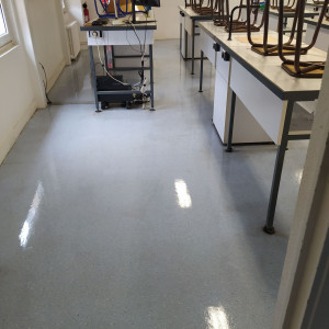 Photo de galerie - Rénovation et mise en cire des sols établissement scolaire bordeaux 