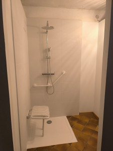 Photo de galerie - Création douche aux normes PMR avec financement par les aides 