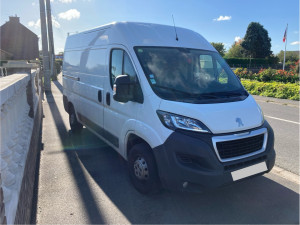 Photo de galerie - Pour tout type de transport, je vous propose ce Peugeot Boxer (L2H2), avec ou sans chauffeur selon vos préférences. Si nécessaire, je peux également fournir du personnel pour vous aider à charger, décharger et transporter vos affaires en toute sécurité.