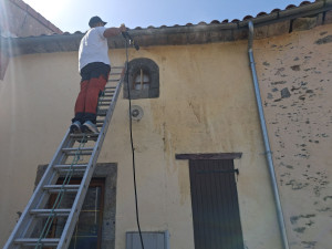 Photo de galerie - Décapage de toute la surface avant la remise en peinture.