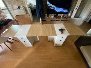 Photo de galerie - Montage  bureau pliants 