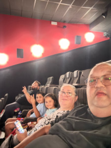 Photo de galerie - En famille un bon cinema 