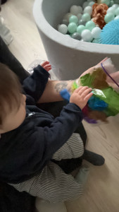 Photo de galerie - Petit sachet sensoriel pour bébé de 10 mois 