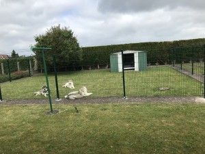 Photo de galerie - Montage d’une clôture rigide pour réaliser une chenille 