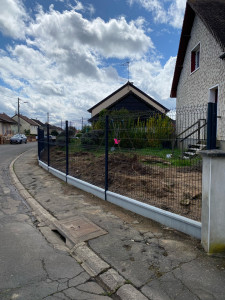 Photo de galerie - Pose de clôture rigide avec plaque de soubassement 