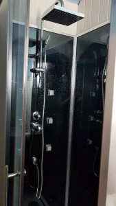 Photo de galerie - Montage cabine de douche avec raccordement