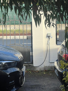 Photo de galerie - Prise de courant Green'up pour recharge de véhicules électriques 