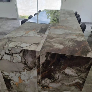 Photo de galerie - Réalisation d'un îlot de cuisine en carrelage. 
