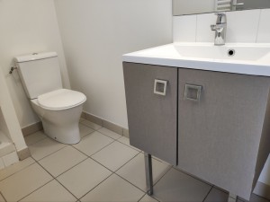 Photo de galerie - Pose et raccordement meubles salle de bain et WC .