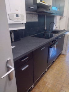 Photo de galerie - Cuisine 
montage des meubles hauts et  bas , pose des meubles découpage de plan de travail et pose , installation de robinet et plaque de cuisson.