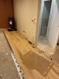 Photo de galerie - Parquet contrecollé en pose flottante et travaux d’électricité 