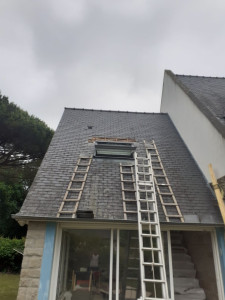 Photo de galerie -   Pose velux, toiture, démoussage, pose et nettoyage de gouttieres et  remaniage.
