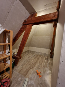 Photo de galerie - Plaquage d'une pièce mansardée. 