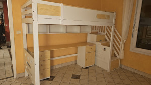 Photo de galerie - Montage d’un meuble en kit réalisé avec soin.