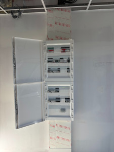 Photo de galerie - Tableau neuf en chantier tertiaire .