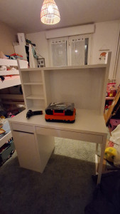 Photo de galerie - Montage du bureau blanc IKEA MICKE (APRÈS)