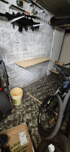 Photo de galerie - Installation d'une table rabattable dans une cave