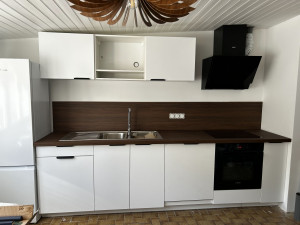 Photo de galerie - Pose complète d'une cuisine , découpe et électroménager. 