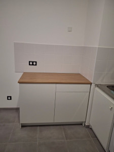 Photo de galerie - Montage et installation d'un meuble de cuisine avec plan de travail. 