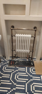 Photo de galerie - Pose d un radiateur eau chaude style anglais 