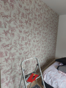 Photo de galerie - Papier peint poser avec des motifs aligné un rendement exemplaire.