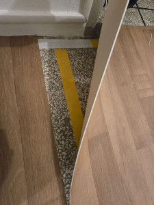 Photo de galerie - Découpe parfaite en suivant les motifs du lino pour la jointure