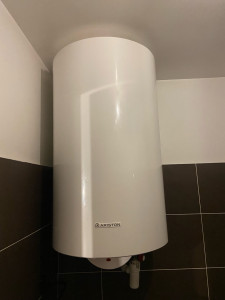 Photo de galerie - Changement d’un ballon 150l + modification cuivre et PVC pour raccordement et évacuation.