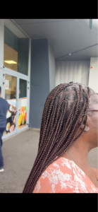 Photo de galerie - Knotless braids sur cheveux blancs 