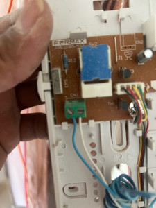 Photo de galerie - Pose et raccordement d’un interphone 