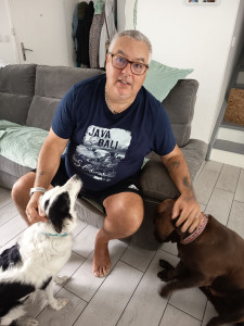 Photo de galerie - Bonjour 
je garde vos chiens en journée, semaine, weekend et vacances.je propose des promenade, j'ai un grand jardin.