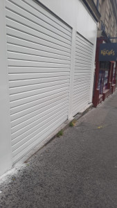 Photo de galerie - Peinture, façade de magasin plus rideau métallique