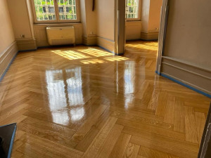 Photo de galerie - Ponçage de parquet, application vernis