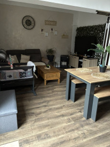 Photo de galerie - Pose de parquet sur sous couche 5 mm avec plinthes sur carrelage existant 