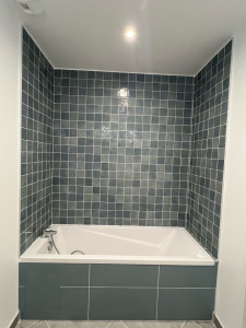 Photo de galerie - Pose de carrelage dans une salle de bain 