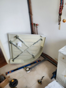 Photo de galerie - Montage cabine douche. 