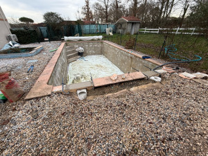 Photo de galerie - Rénovation pour cette piscine de 25 ans remplacement des skimmers et du liner 