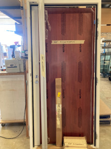 Photo de galerie - Fabrication de porte avec huisserie