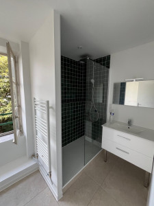 Photo de galerie - Rénovation complète salle de bain touts corps de métiers. 