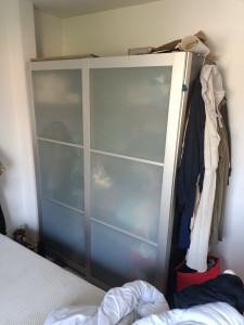 Photo de galerie - Remontage armoire portes coulissantes