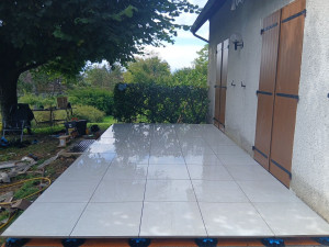 Photo de galerie - Carrelage sur plots 