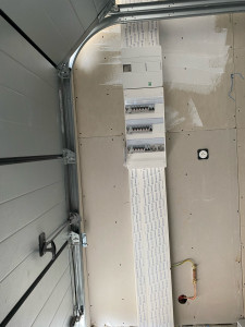 Photo de galerie - Installation d’un coffret électrique d’une maison 