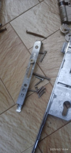 Photo de galerie - Montage serrure 