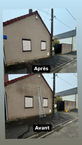 Photo de galerie - Passage d’un anti mousse professionnel par pulvérisation en deux application sur le pignon et le muret