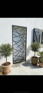 Photo de galerie - Création d'une grille de défense pour porte d'entrée , peinture noir mat 