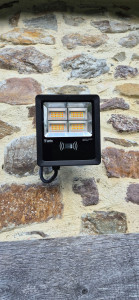 Photo de galerie - Installation luminaire à détection avec marché forcé 