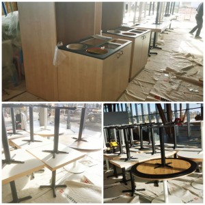 Photo de galerie - Montage des chaises & tables rondes/carrés-poubelles..
 Projets-aire-de-repos la Garonne 