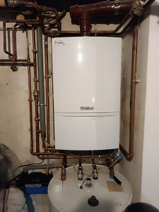 Photo de galerie - Entretien et remise d' attestation d'entretien VAILLANT Ecotec PLUS VU FR 246/3-5 R3 