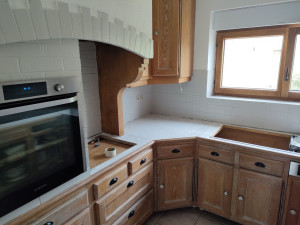 Photo de galerie - Peinture des murs, briques et faïence et restauration du plan de travail et pose d'un béton ciré 